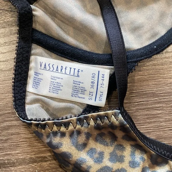 NWT - Vassarette Satin Underwire Bra - 36B - Leopard Print - Picture 3 of 4